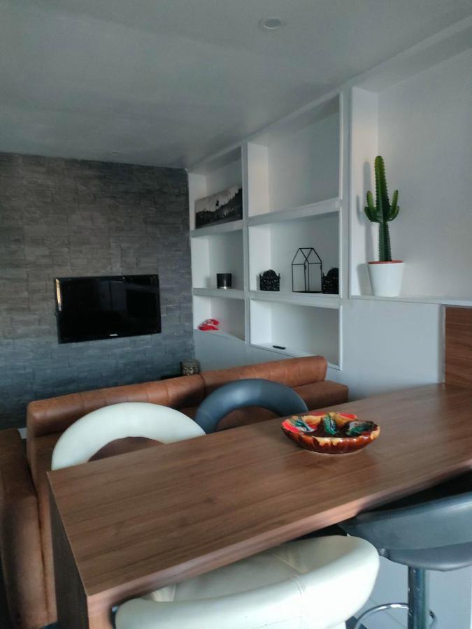 Le Petit Cocon - Parking Prive - Lyon Sud Lägenhet Vénissieux Exteriör bild